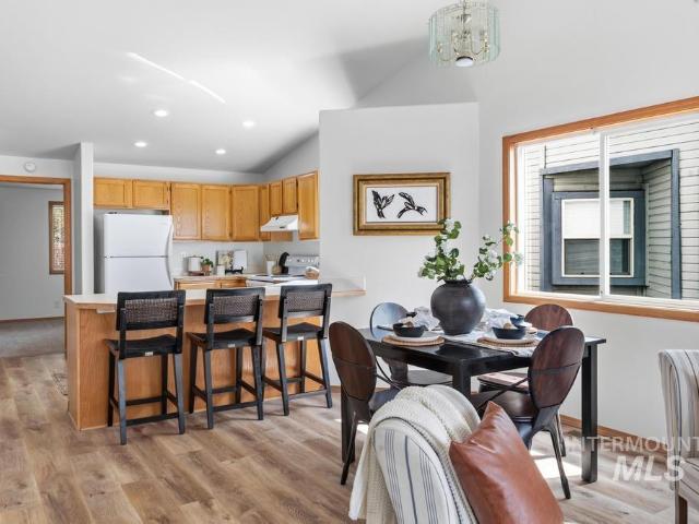 804 E Main St 6