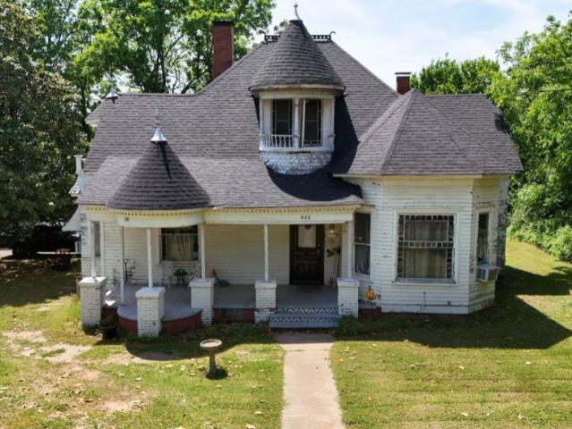 804 N Carr Avenue