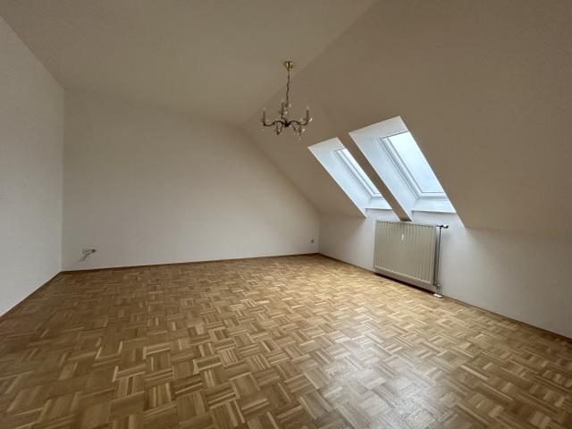 8051 Graz: Charmante 3 Zimmer Dachgeschosswohnung