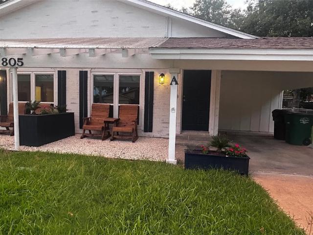 805 Center St, Unit A & B, Lockhart, TX 78644 | MLS #472400