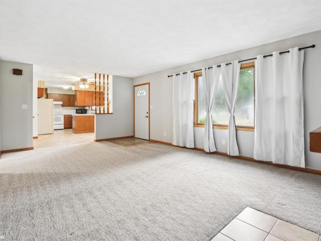 805 E Cedar Ln