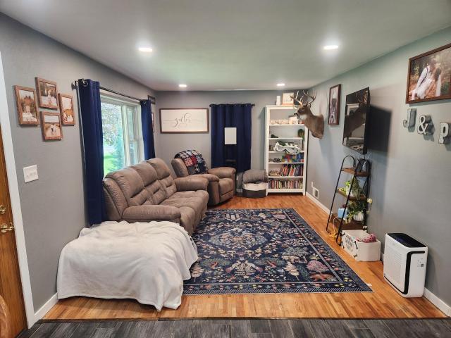805 E County Road N