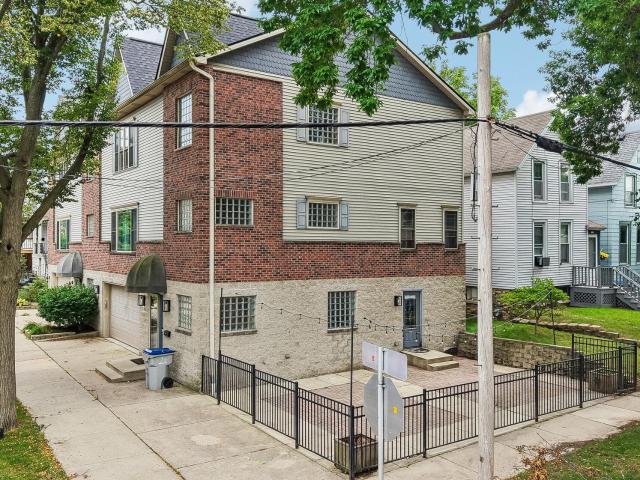 805 E Pearson St