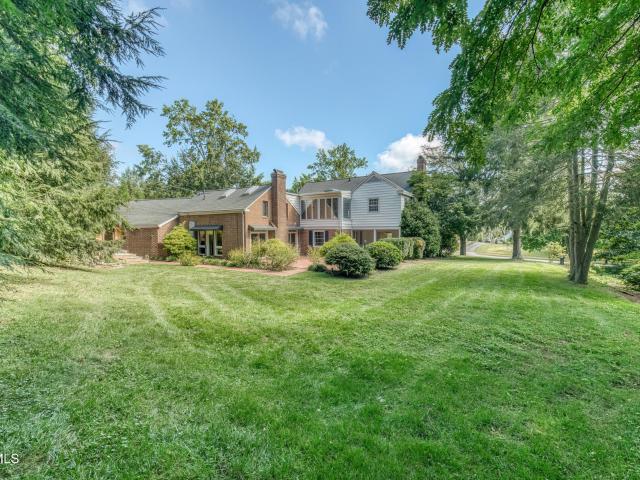 805 Hillrise Boulevard