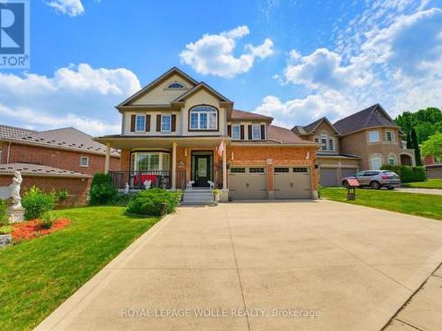 805 Munich Circle, Waterloo, ON, N2V 2N5 house for sale | Listing ID X13675 | Royal LePage