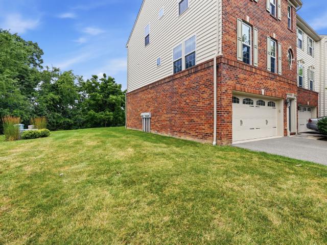 805 Pointe View Drive