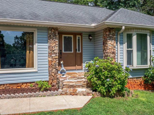 805 Pinedale Court