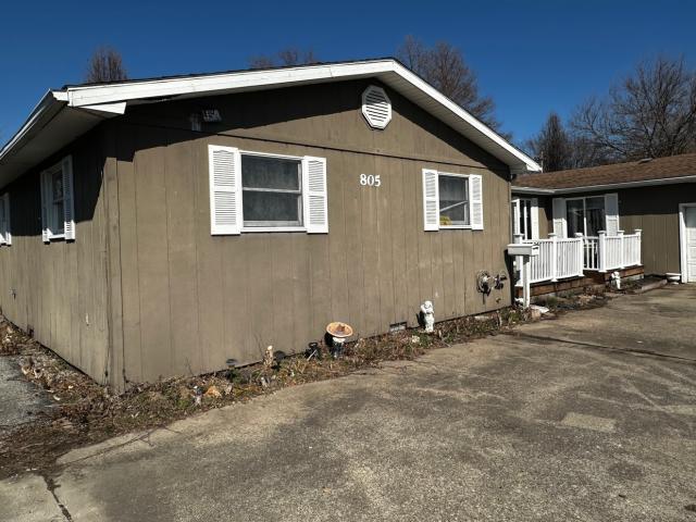 805 W Helen Avenue