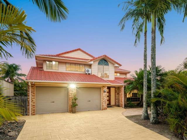 805sqm  + Lagoon Style Pool + Stretton Catchment