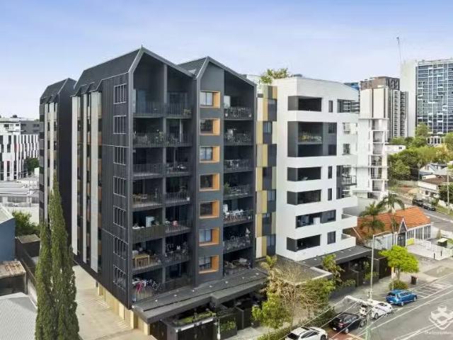 806/77 Jane Street, West End Apartment for rent Listed by Geo.
