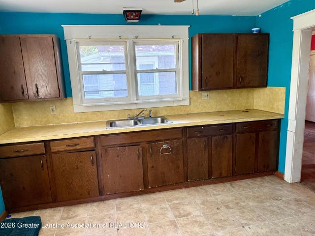 806 Corunna Avenue