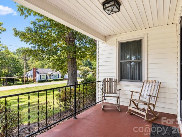 806 Applewood Street