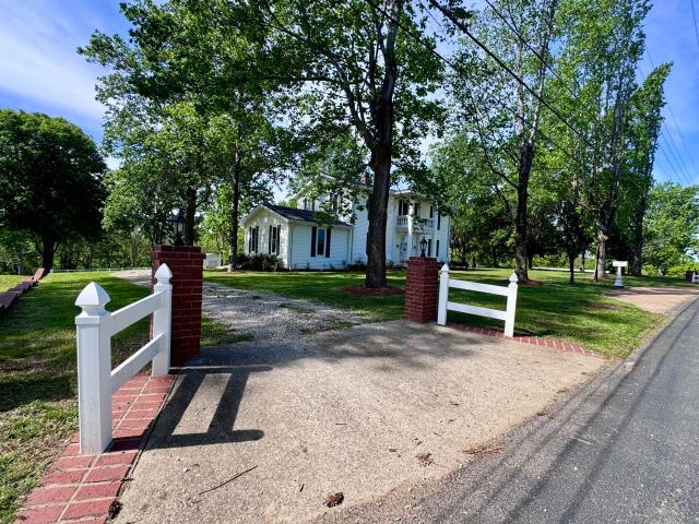 806 Broadway Street