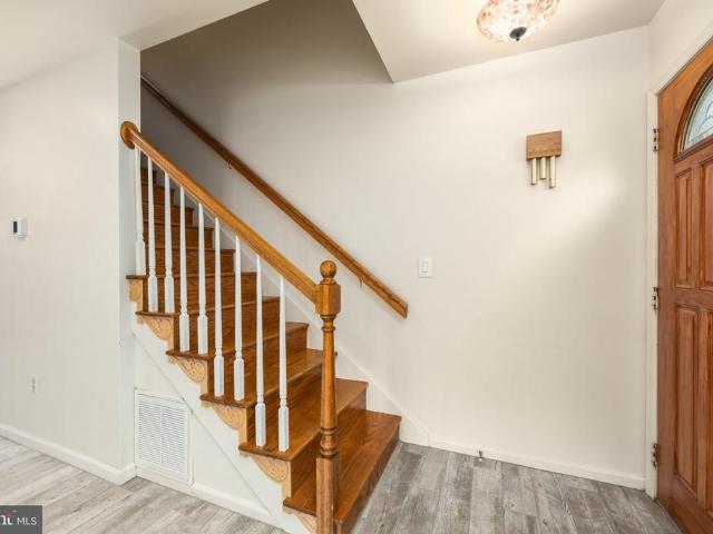 806 Brookmeade Court