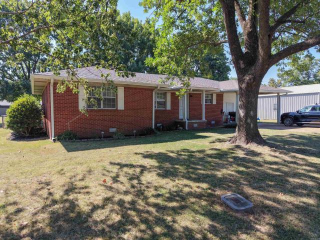 806 E Elm St