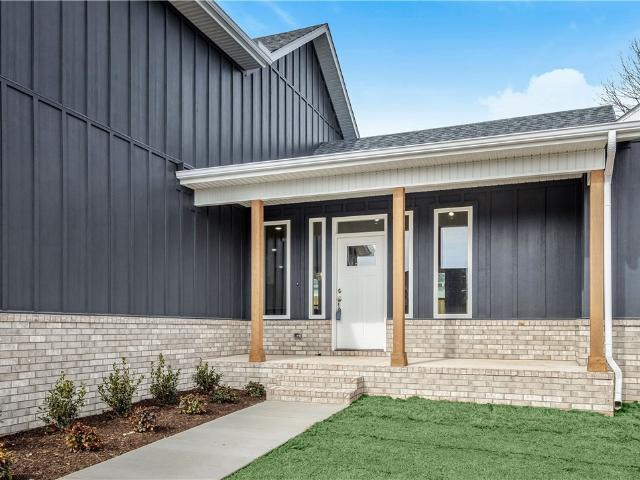 806 Mueller Way