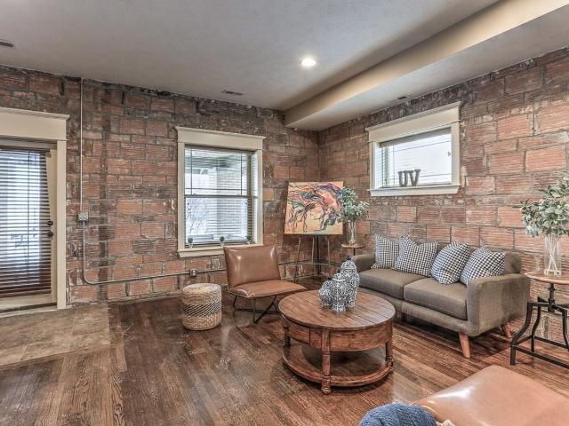 806 Park Avenue 3 Bedroom Apartment for Rent at 806 Park Ave, Omaha, NE 68105 Leavenworth
