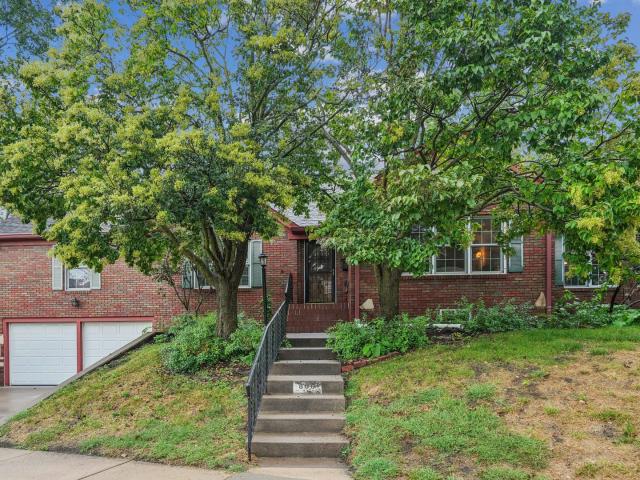 806 W Rusholme Street
