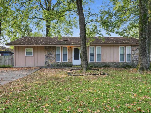 806 Towering Oaks Drive