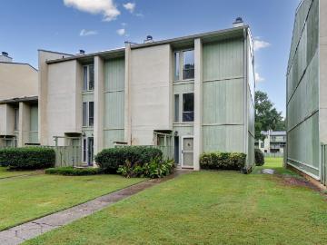 806 village Lane