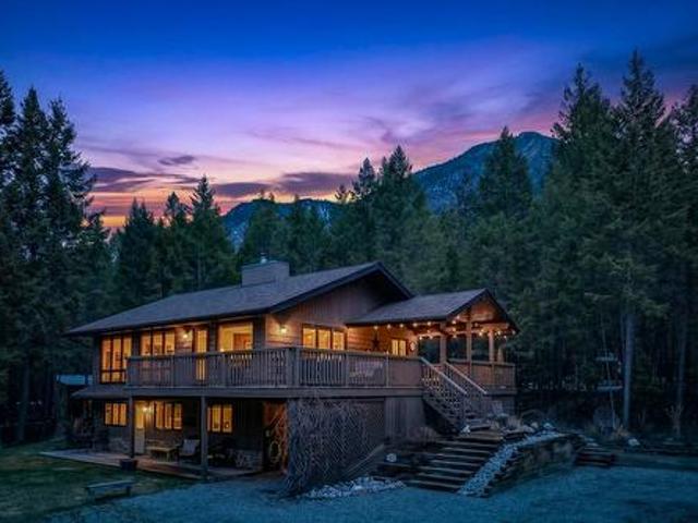 8076 Mcintosh Loop Road, Radium Hot Springs, BC, V0A 1M0 house for sale | Listing ID 10384 | Royal LePage