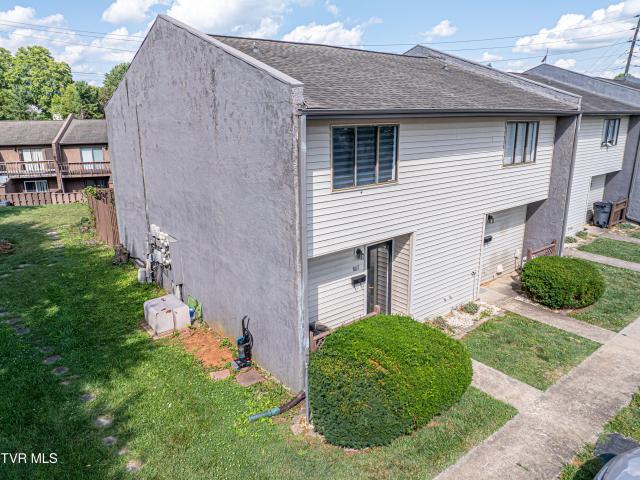 807 7th Street 807