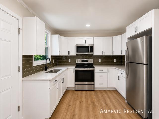 807 Candlewood Dr, 2 beds, 1 full bath