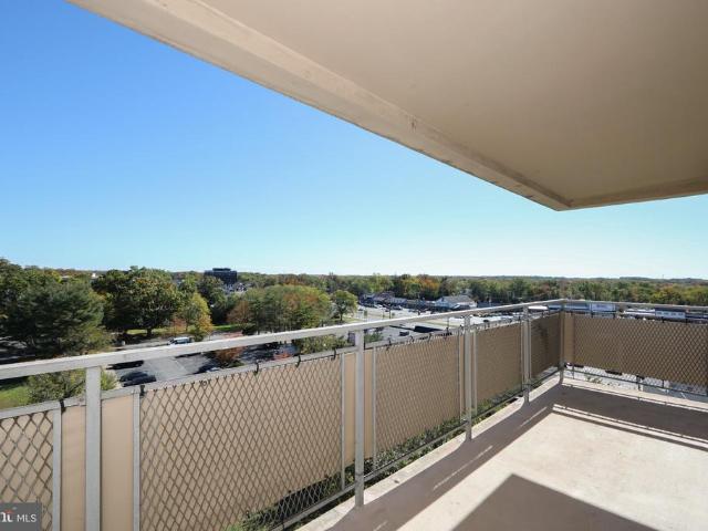 807 Barclay Towers Walk