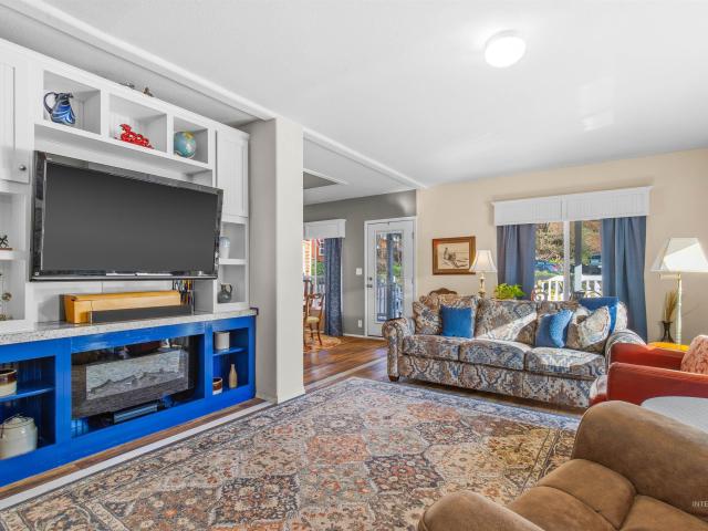 807 E Main St