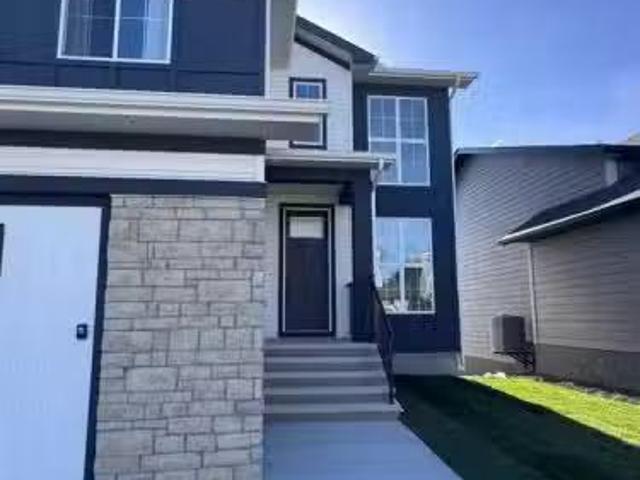 807 Lakewood Circle, Strathmore, AB, T1P 0G8 house for sale.