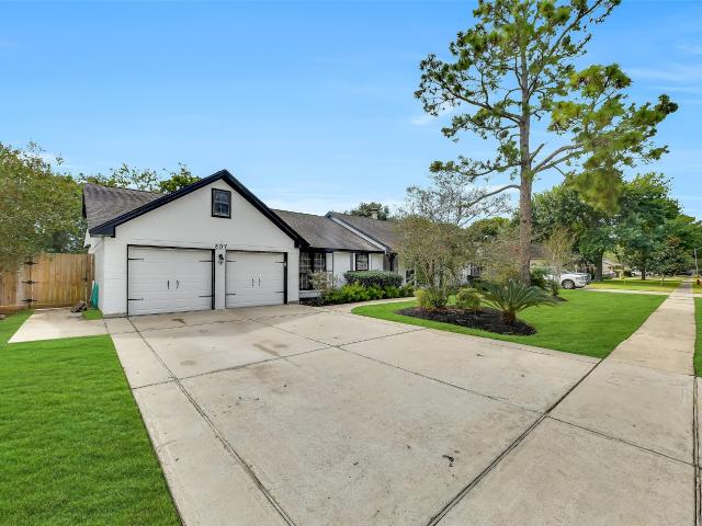 807 Sandringham Drive