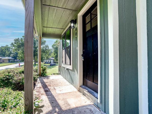807 W Bennett Drive