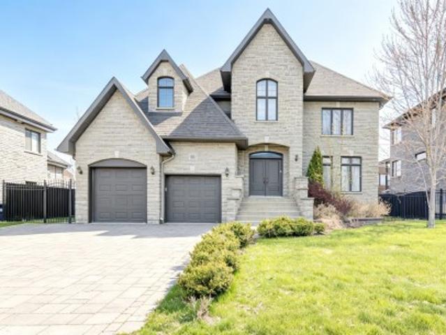 8085 Rue De Lausanne, Brossard, QC, J4Y 0K3 Luxury House for sale | Listing ID 16154 | Royal LePage Carriage Trade Luxury Properties