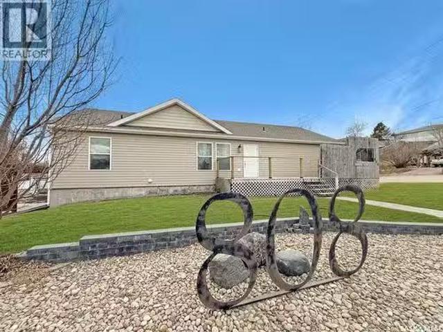 808 Chaplin Street, Swift Current, SK, S9H 1J5 house for sal.