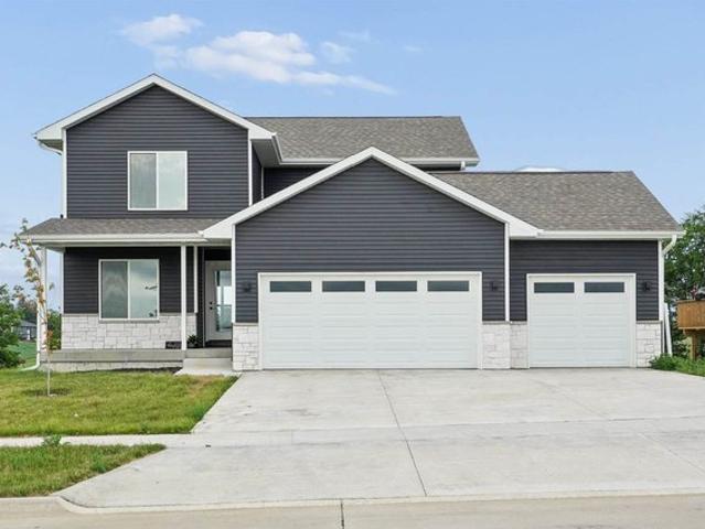 808 Crestview Dr, Solon, IA 52333