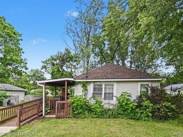 808 Emmett Avenue