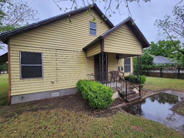 808 Montopolis Dr