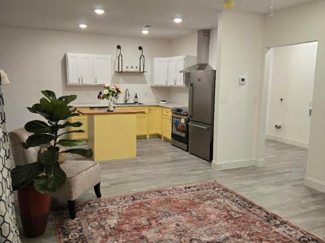 808 W 27th