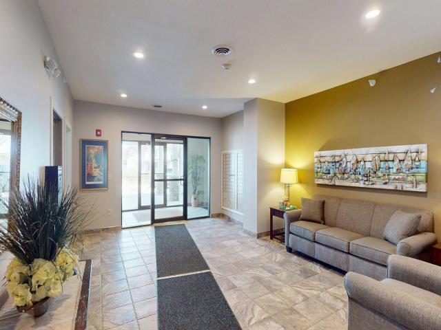 809 7th Ave N #212