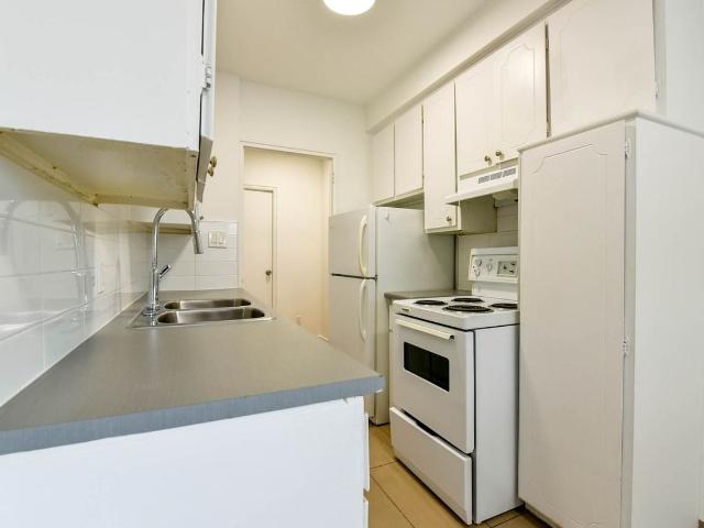 809 Bloomfield Avenue 2 Bedroom Apartment for Rent at 809 Av Bloomfield, Montréal, QC H2V 3S5 Outremont
