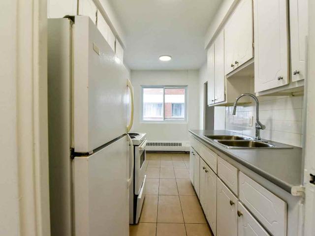 809 Bloomfield Avenue 2 Bedroom Apartment for Rent at 809 Av Bloomfield, Montréal, QC H2V 3S5 Outremont
