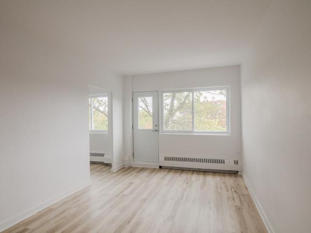 809 Bloomfield Avenue 2 Bedroom Apartment for Rent at 809 Av Bloomfield, Montréal, QC H2V 3S5 Outremont