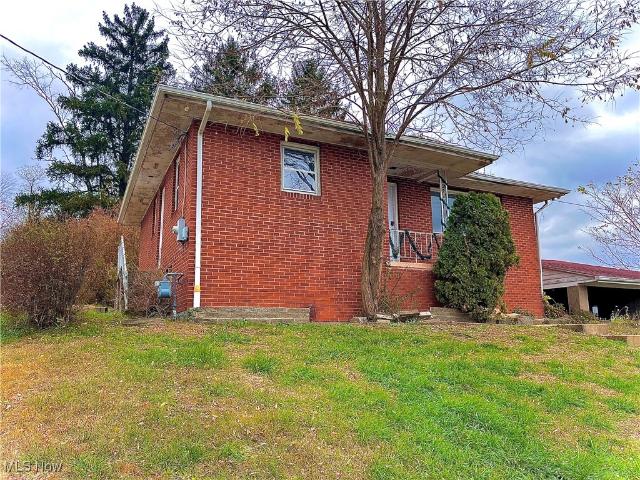 809 Delia Avenue