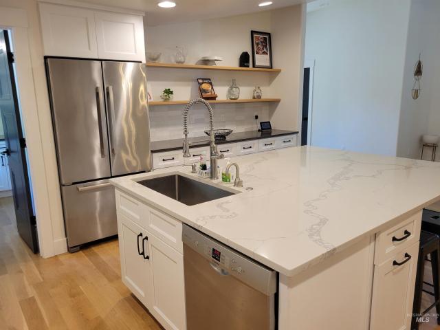 809 E Pennsylvania Dr