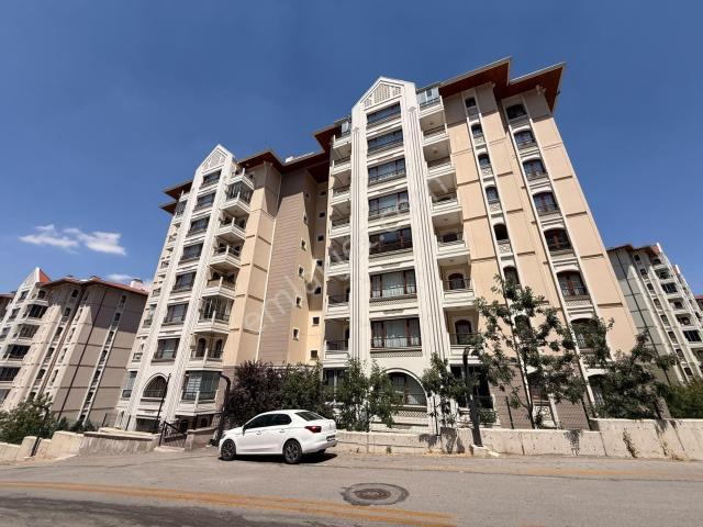 809 Etap 4. Kat 3+1 Ana Yola Yakın Kapalı Otopark Kiralık Daire