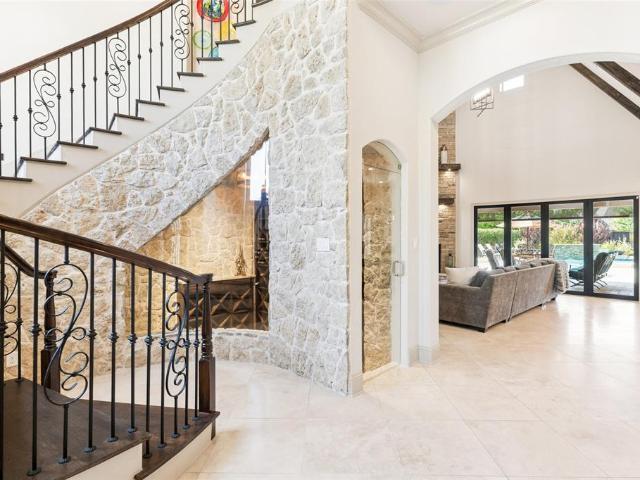 809 Lyndsey Way