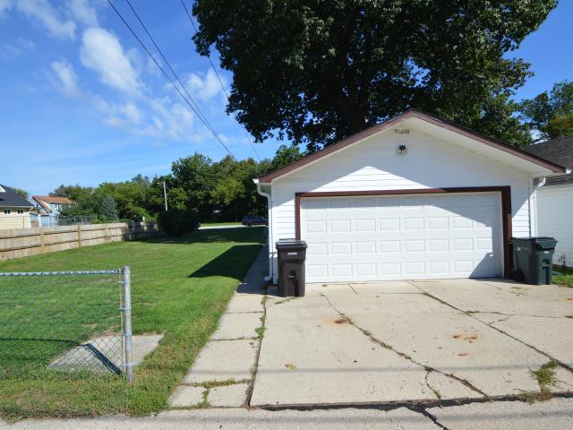809 Manitoba Ave