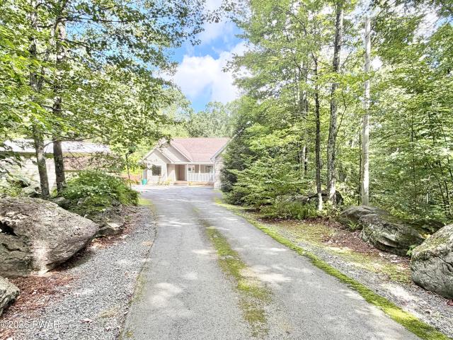 809 Maple Leaf Court
