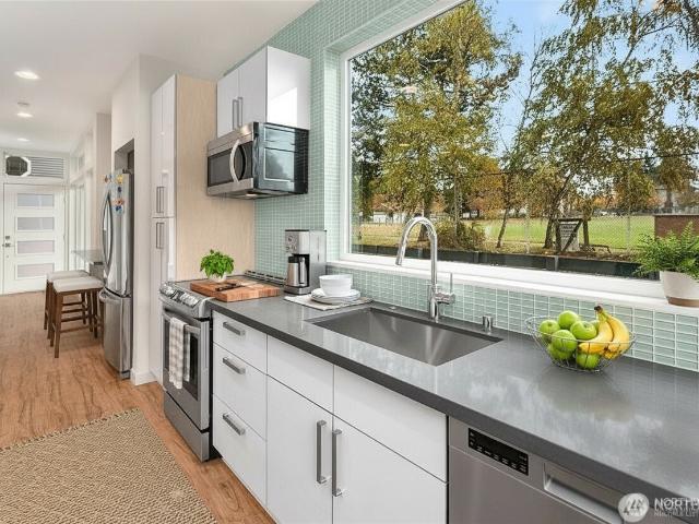 809 NE 48th Street