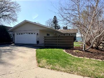 809 W Lake Avenue